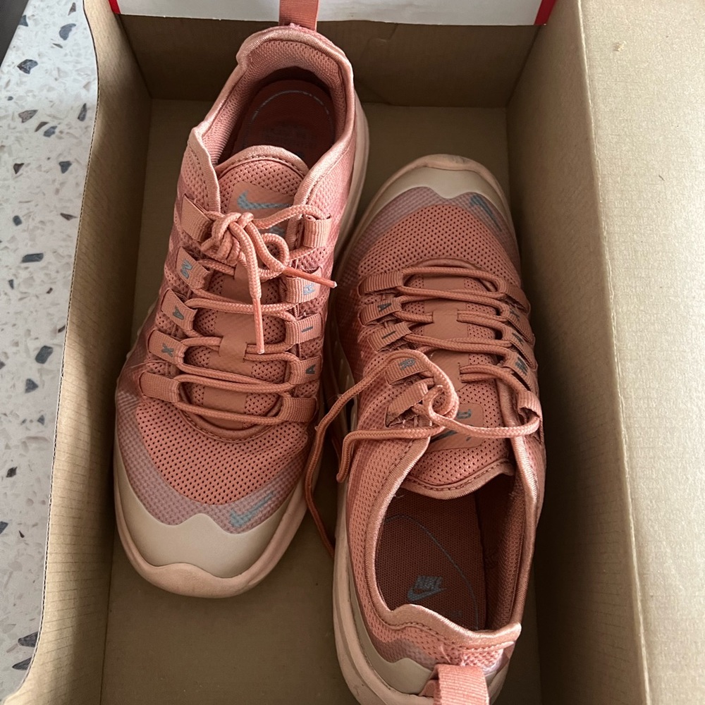 Nike pink sneaker size 6